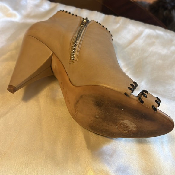 Loeffler Randall shoes. Made in Italy. Tan with black whip stitching. - Picture 5 of 5